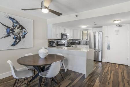 The Scallop By Brightwild-Beachfront Condo Destin Buitenkant foto